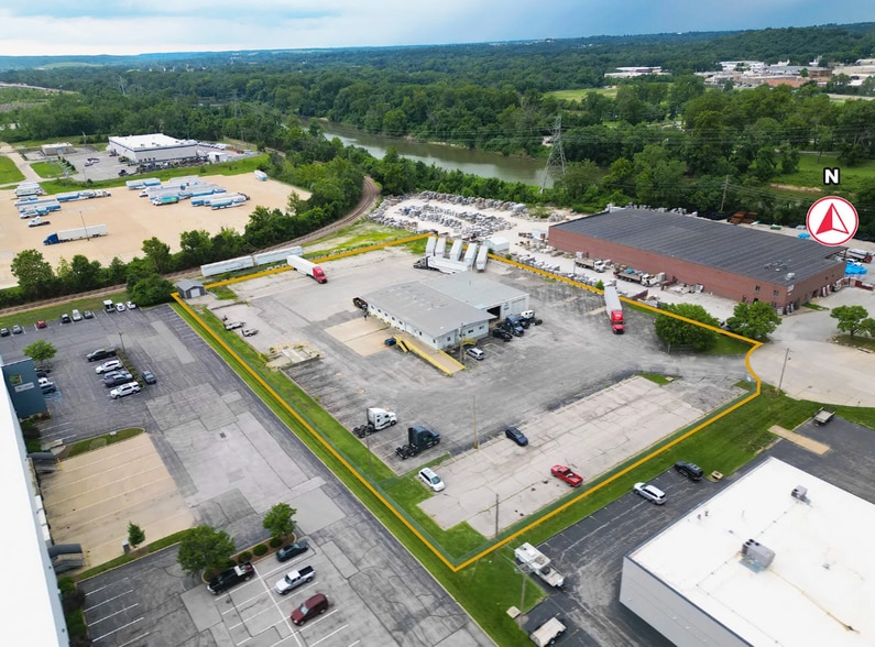 1090 Cassens Industrial Ct, Fenton, MO for sale - Building Photo - Image 3 of 4