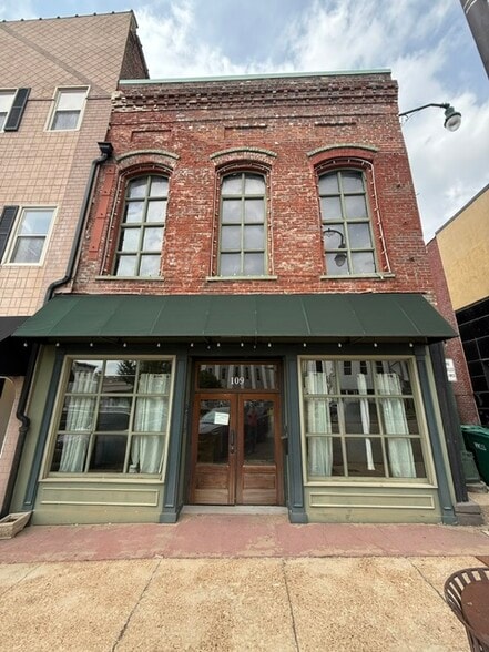 109 E Lafayette St, Jackson, TN for sale - Building Photo - Image 1 of 30