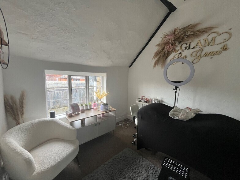 8 High St, Kings Langley à vendre - Photo du bâtiment - Image 3 de 4