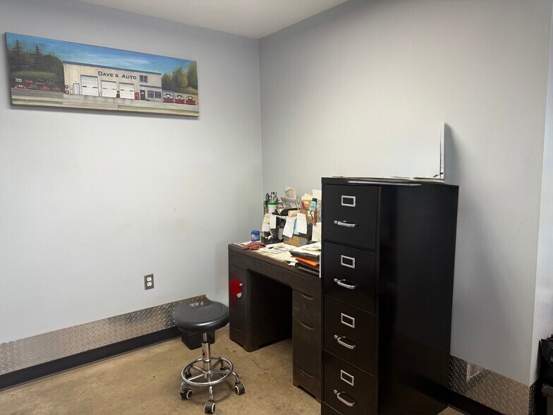 1137 S Stephenson Ave, Iron Mountain, MI à vendre - Photo du bâtiment - Image 3 de 40