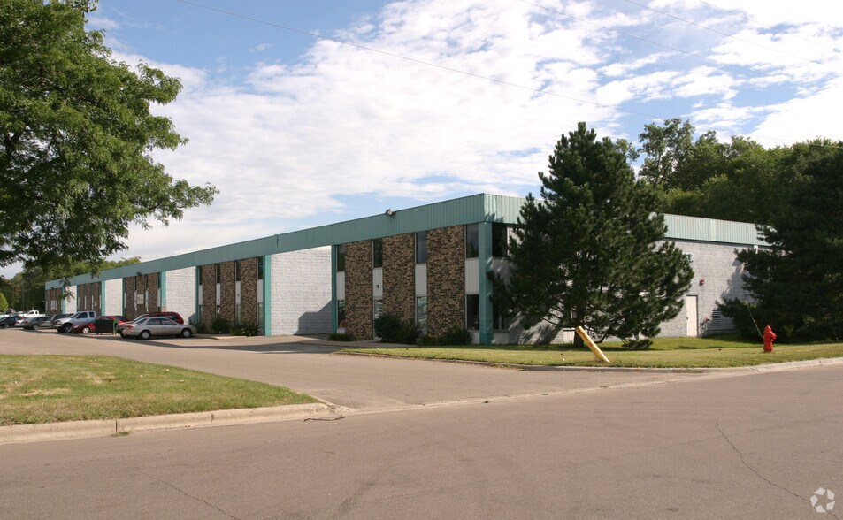 150 W 88th St, Bloomington, MN à louer - Photo du bâtiment - Image 2 de 14
