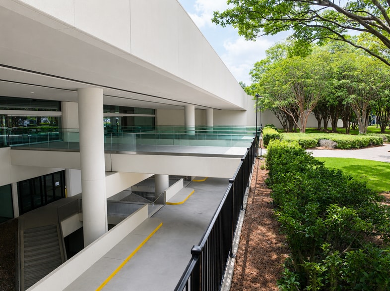3196 Highway 280 S, Birmingham, AL à louer - Photo du bâtiment - Image 2 de 11