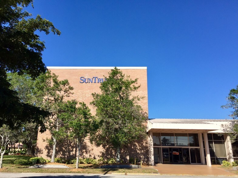 200 Nokomis Ave S, Venice, FL à louer - Photo du bâtiment - Image 2 de 23