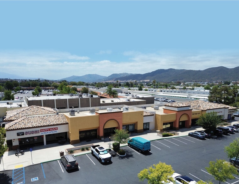 Plaza Seville Stable Growing Cash Flow portfolio of 3 properties for sale on LoopNet.ca - Building Photo - Image 3 of 8