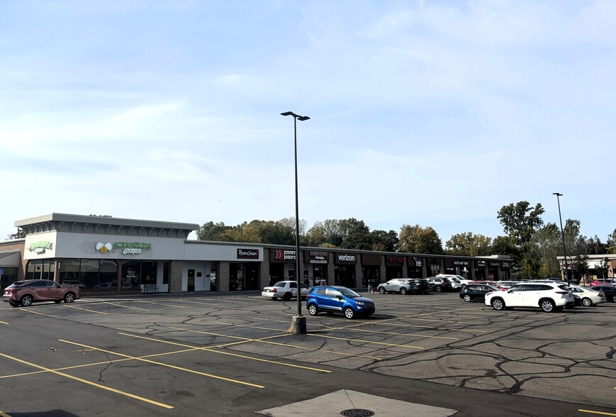 27841-27909 Orchard Lake Rd, Farmington Hills, MI for lease - Building Photo - Image 1 of 12