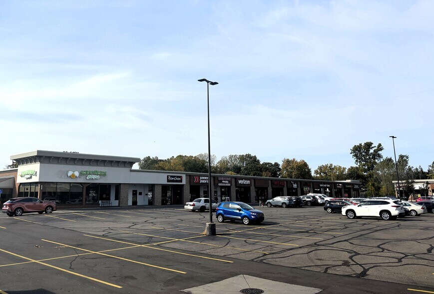 27841-27909 Orchard Lake Rd, Farmington Hills, MI à louer - Photo du bâtiment - Image 1 de 12