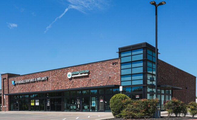 More details for 901 E Harwood Rd, Euless, TX - Retail for Lease