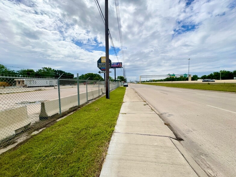 21610 Northwest Fwy, Cypress, TX for sale - Building Photo - Image 3 of 8