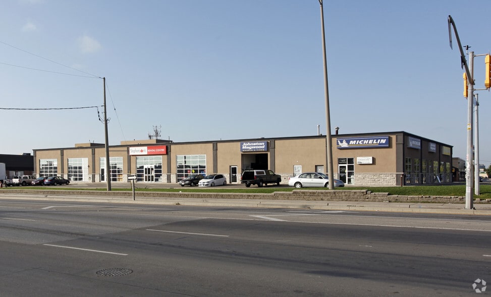 700 Burnhamthorpe Rd W, Mississauga, ON for lease - Building Photo - Image 2 of 2