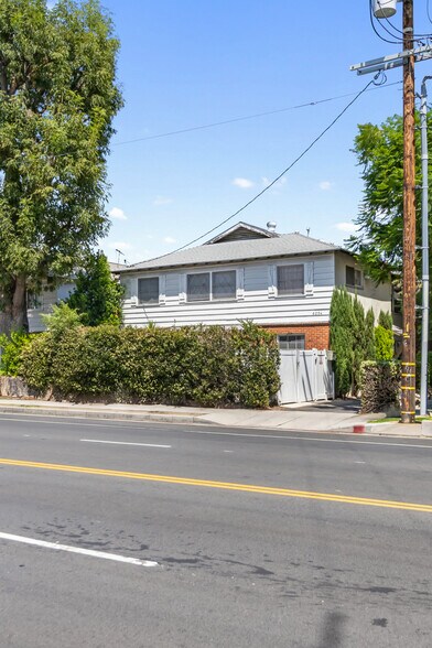6254 Whitsett Ave, North Hollywood, CA à vendre - Photo du bâtiment - Image 1 de 14