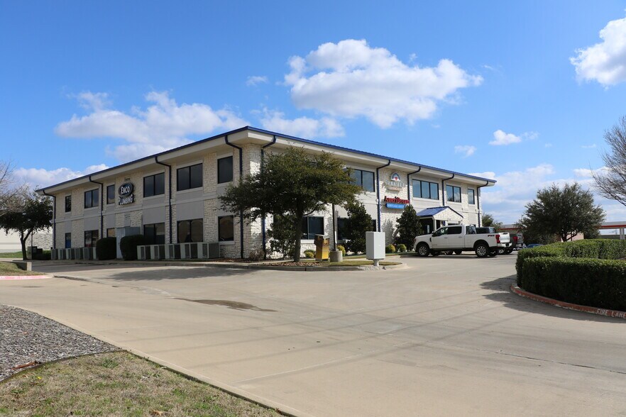 3700 Standridge Dr, The Colony, TX à louer - Photo du bâtiment - Image 2 de 2