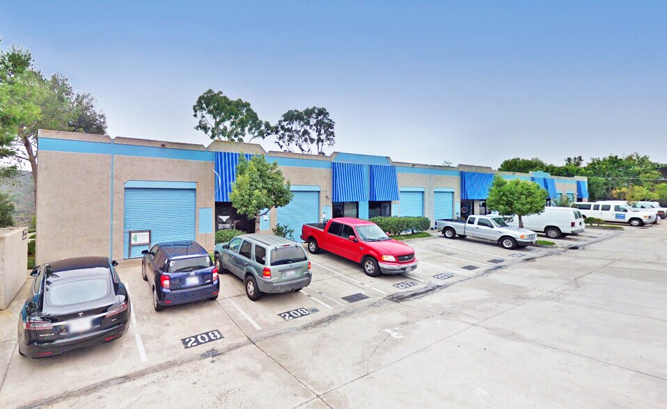 9865 Mesa Rim Rd, San Diego, CA à louer - Photo du bâtiment - Image 1 de 2