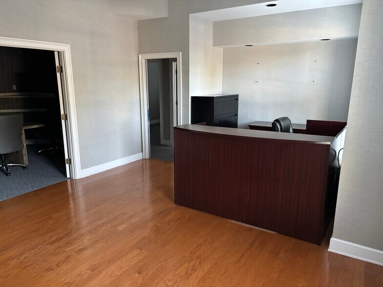 1742 Mount Vernon Rd, Dunwoody, GA à louer - Photo du bâtiment - Image 3 de 15