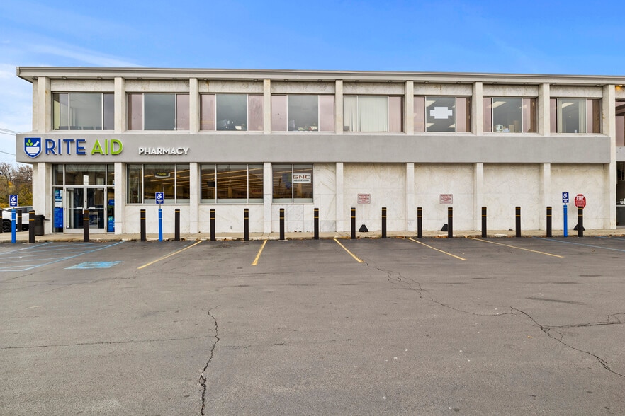 36-60 East Ave, Lockport, NY for lease - Building Photo - Image 3 of 11