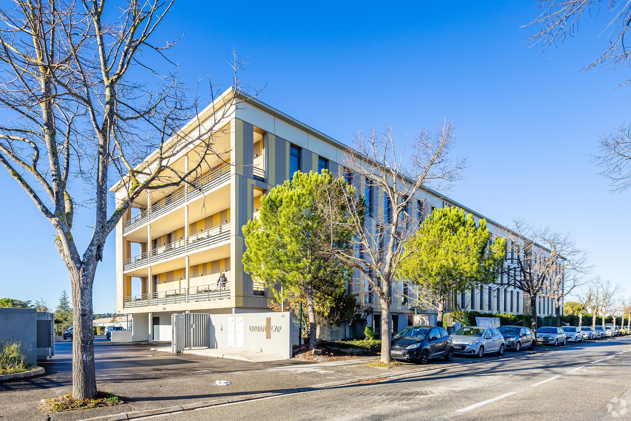 230 Rue Fréderic Joliot, Aix-en-Provence à louer Photo principale- Image 1 de 3