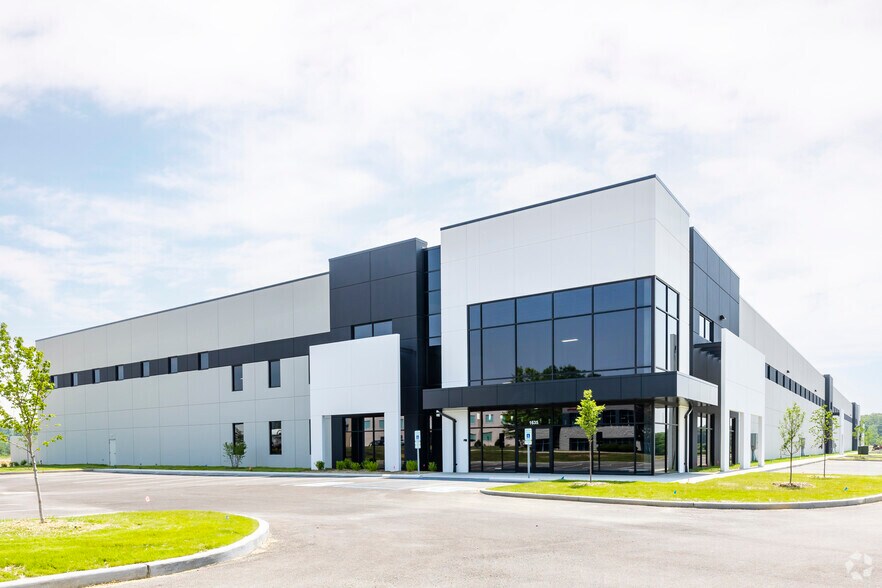 1635 Technology Dr, Dardenne Prairie, MO à louer - Photo du bâtiment - Image 3 de 15