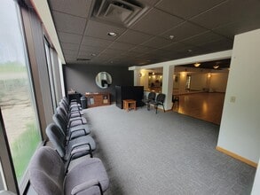 21415 W Greenfield Ave, New Berlin, WI à louer Photo intérieure- Image 2 de 2