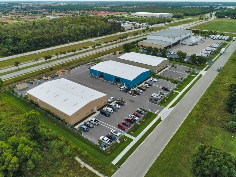 3777 Ironbridge Blvd, Fort Myers, FL à louer - Photo du bâtiment - Image 3 de 4