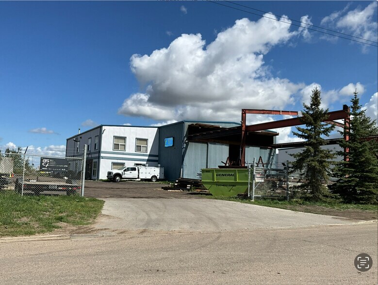 2830 121 Av NE, Edmonton, AB à vendre - Photo du bâtiment - Image 1 de 22