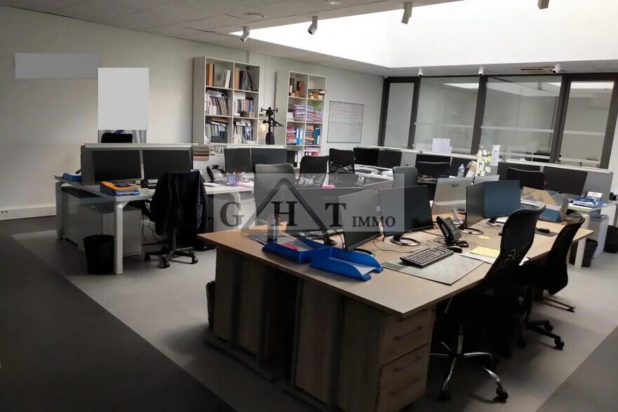 Office in Stains for sale - Interior Photo - Image 3 of 12