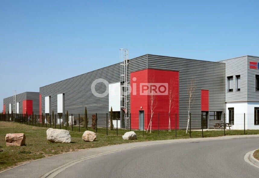 Flex dans Saint-Priest à louer - Photo du bâtiment - Image 2 de 2