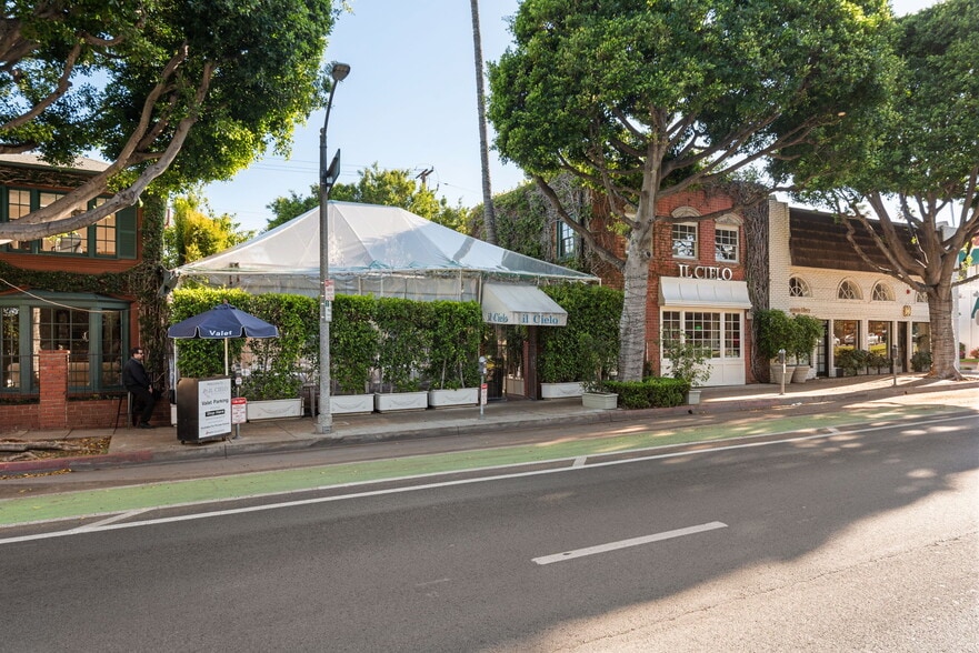 9018-9020 Burton Way, Beverly Hills, CA for sale - Primary Photo - Image 1 of 13