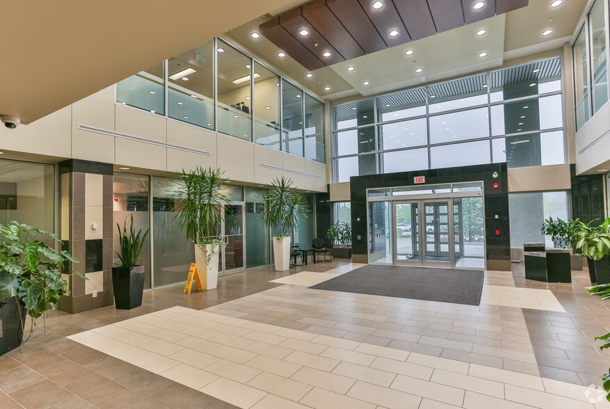 2618 Hopewell Pl NE, Calgary, AB for lease - Lobby - Image 3 of 10