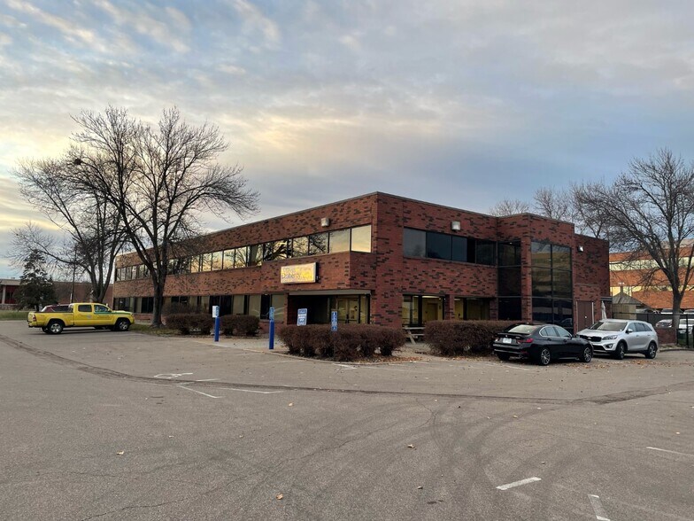 7645 Metro Blvd, Edina, MN à louer - Photo du bâtiment - Image 3 de 7