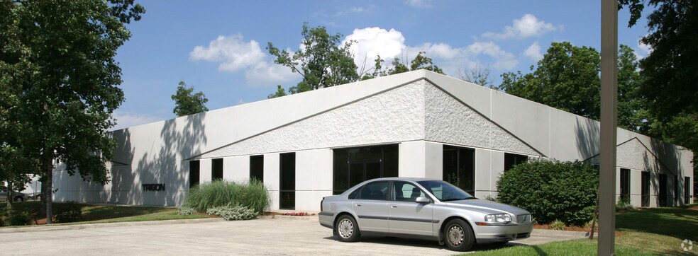 313 Gallimore Dairy Rd, Greensboro, NC à vendre - Photo du bâtiment - Image 2 de 3