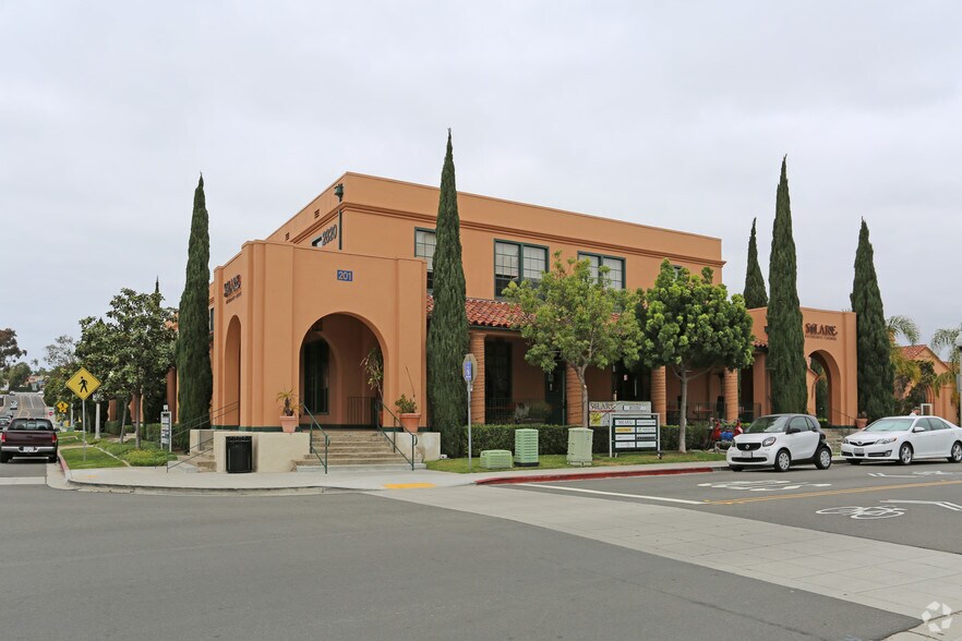 2820 Roosevelt St, San Diego, CA à louer - Photo du bâtiment - Image 2 de 5