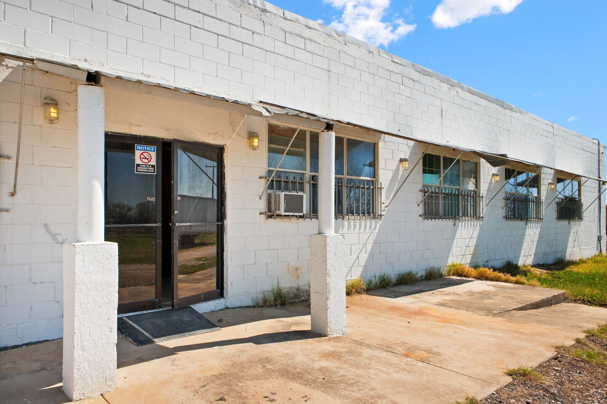 5075 Highway 21, San Marcos, TX à vendre Photo du bâtiment- Image 1 de 25