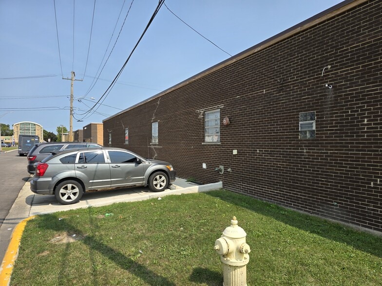 921 Main St, Melrose Park, IL for lease - Building Photo - Image 3 of 8