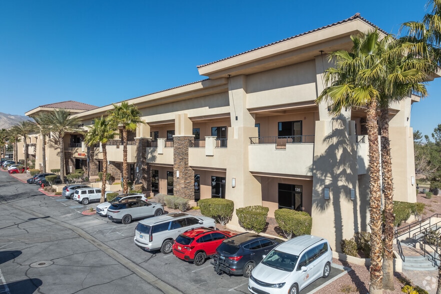 8670 W Cheyenne Ave, Las Vegas, NV for lease - Building Photo - Image 3 of 17