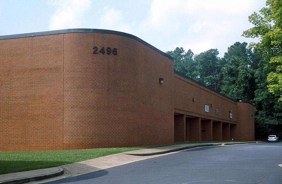 2496 Tuckerstone Pky, Tucker, GA à louer - Photo du bâtiment - Image 2 de 5