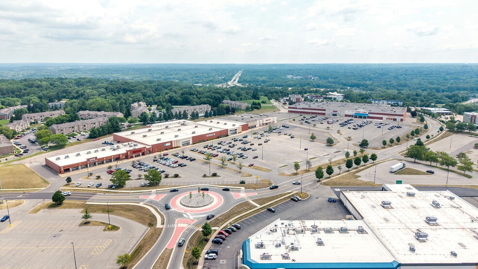Green Orchard Shopping Center portfolio of 2 properties for sale on LoopNet.ca - Building Photo - Image 1 of 5