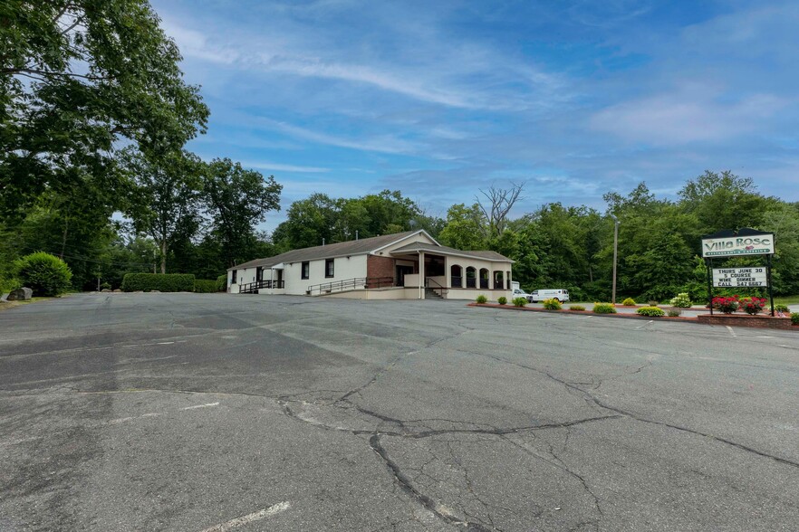 1428 Center St, Ludlow, MA à vendre - Photo du bâtiment - Image 3 de 35