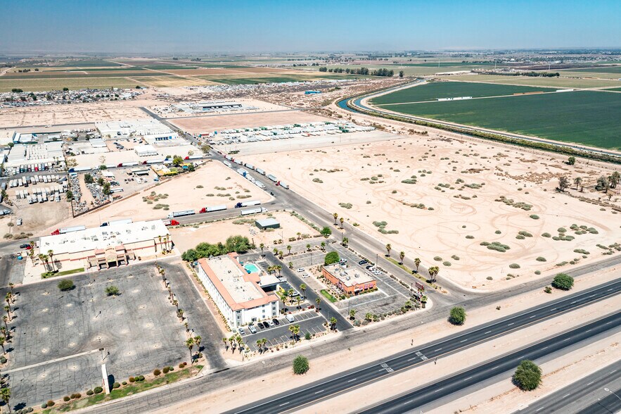 SWC Robinson Blvd & Fiesta Ave, Calexico, CA à vendre - Photo du bâtiment - Image 1 de 13
