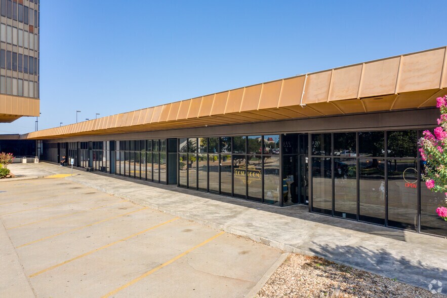 2200-2240 N Classen Blvd, Oklahoma City, OK for lease - Primary Photo - Image 1 of 8