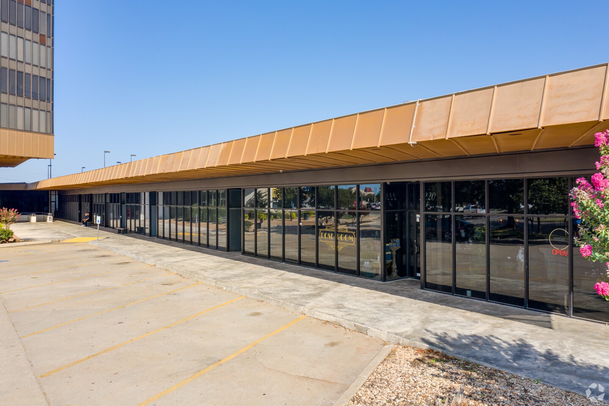 2200-2240 N Classen Blvd, Oklahoma City, OK à louer Photo principale- Image 1 de 9