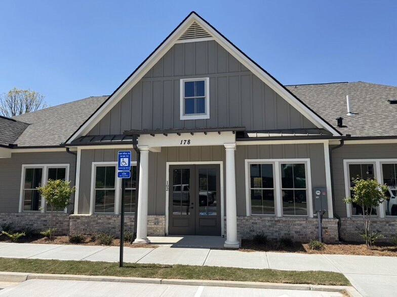 178 River Green Ave, Canton, GA à louer - Photo du bâtiment - Image 2 de 6