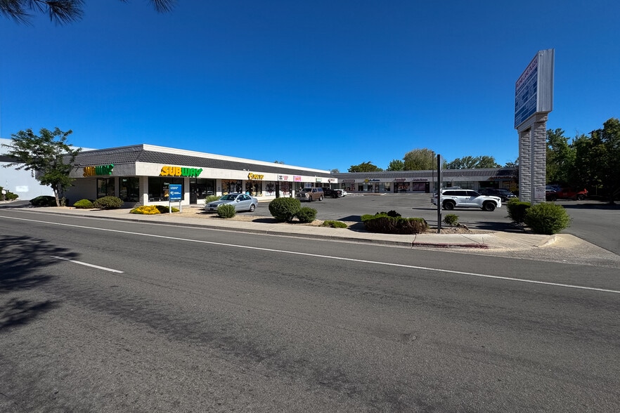 LOCAL @ Plumb portfolio of 3 properties for sale on LoopNet.ca - Building Photo - Image 2 of 5