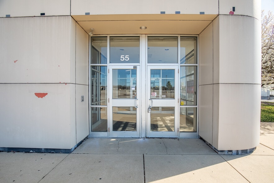 47-67 Ludwig Dr, Fairview Heights, IL à louer - Photo du bâtiment - Image 3 de 43