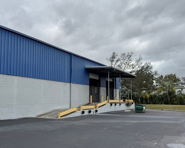 Plus de détails pour 4007 N 56th St, Tampa, FL - Industriel à louer