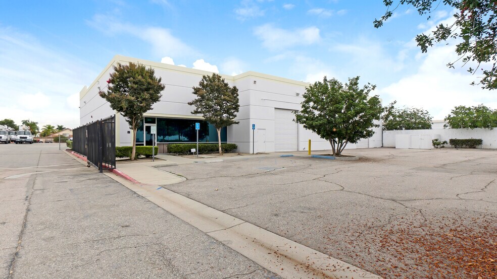 13521 Benson Ave, Chino, CA à vendre - Photo du bâtiment - Image 2 de 11