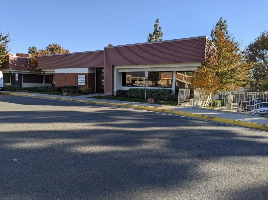 980 E Foothill Blvd, Upland, CA à vendre Photo du bâtiment- Image 1 de 12