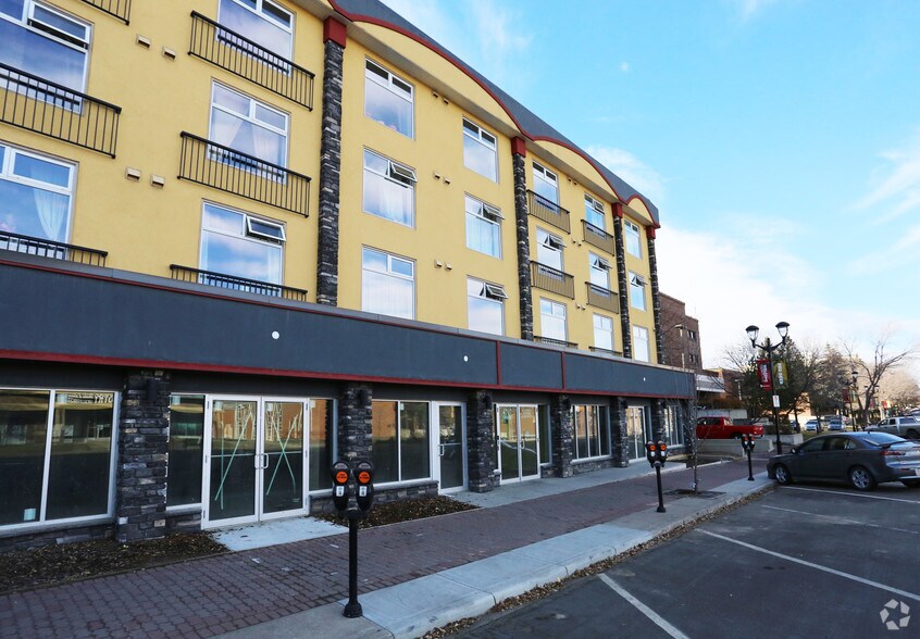 4707 50 St, Red Deer, AB à louer - Photo du bâtiment - Image 2 de 5