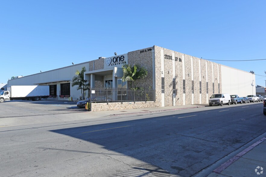 2121 E 37th St, Vernon, CA for sale - Primary Photo - Image 1 of 11