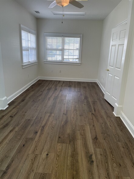 3221 S Cherokee Ln, Woodstock, GA à louer - Photo du bâtiment - Image 3 de 10