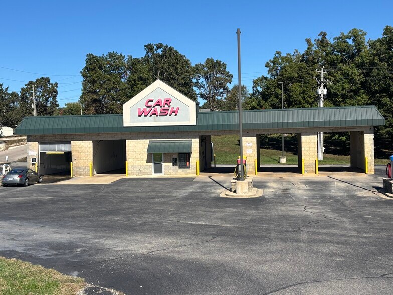 312 N Main St, Gravois Mills, MO à vendre - Photo du bâtiment - Image 3 de 12