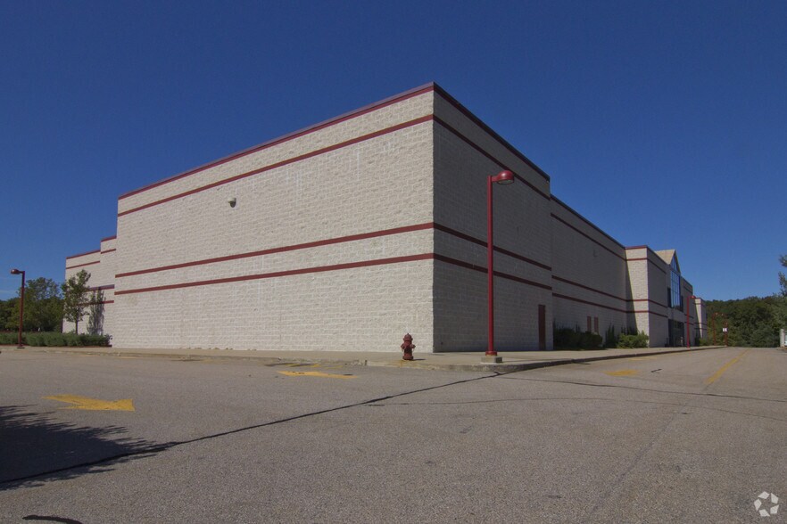 640 S Washington St, North Attleboro, MA à vendre - Photo du bâtiment - Image 2 de 3